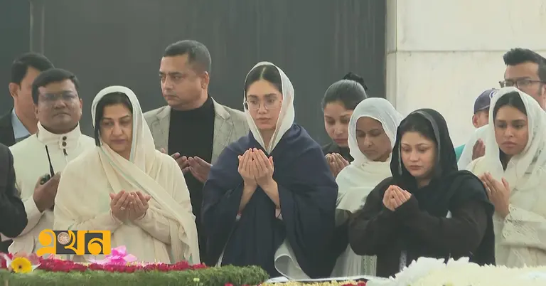 খালেদা জিয়ার সমাধিতে জাইমা রহমানসহ পরিবারের সদস্যরা